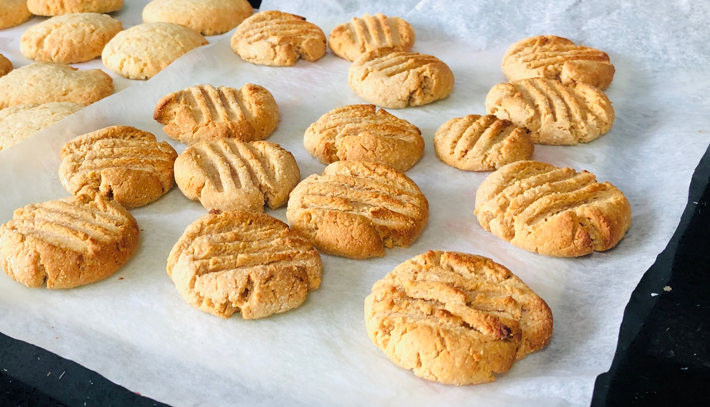 Peanut butter cookies – 4 ingredients!